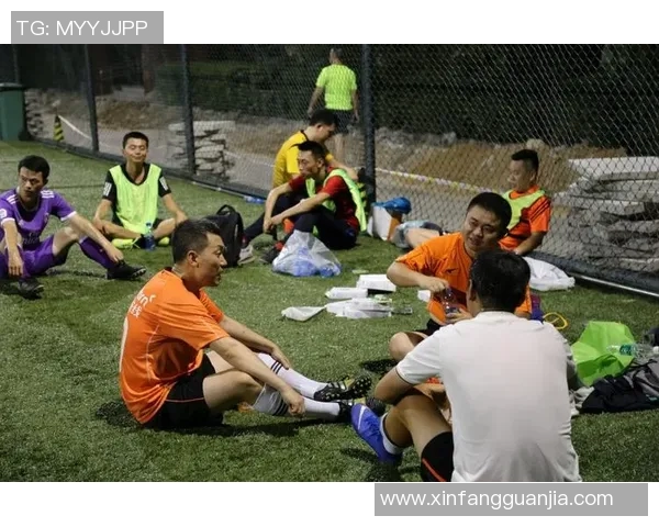 有教养的足球明星:他们如何在场内外展现优雅风范与责任感 有教养的足球明星:他们如何在场内外展现优雅风范与责任感