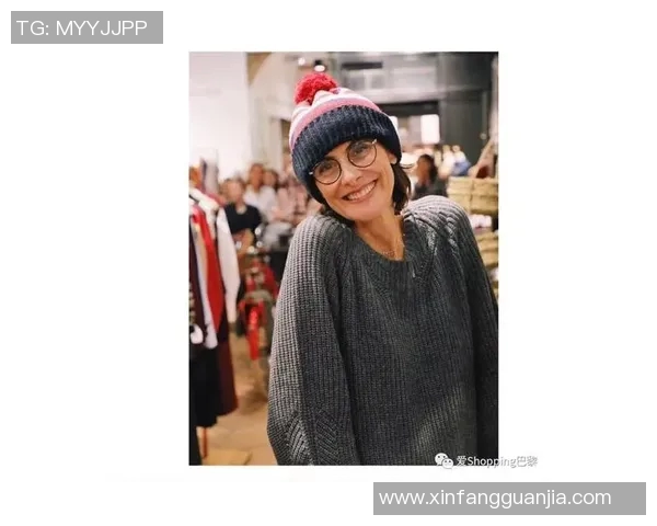 看台上的足球明星女友如何在聚光灯下展现自我魅力与风采 看台上的足球明星女友如何在聚光灯下展现自我魅力与风采