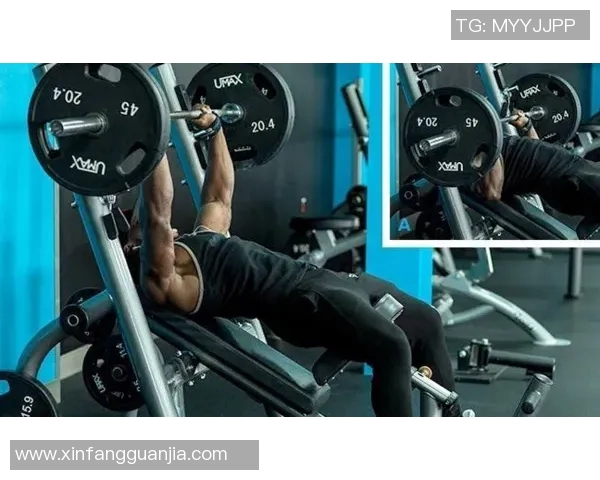 哑铃练胸肌直臂上提的正确姿势与注意事项详解